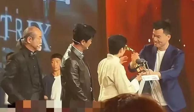于和伟凭《森中有林》获第十六届北京电影节天坛奖最佳男主角 相关图片 于和伟凭《森中有林》获第十六届北京电影节天坛奖最佳男主角 相关图片