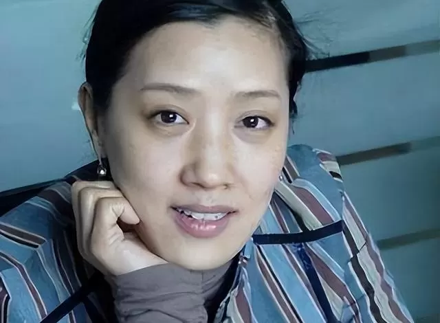 李歌40岁拍《边海》时确诊怀孕,片场攥验孕棒哭湿口罩 情报图 李歌40岁拍《边海》时确诊怀孕,片场攥验孕棒哭湿口罩 情报图