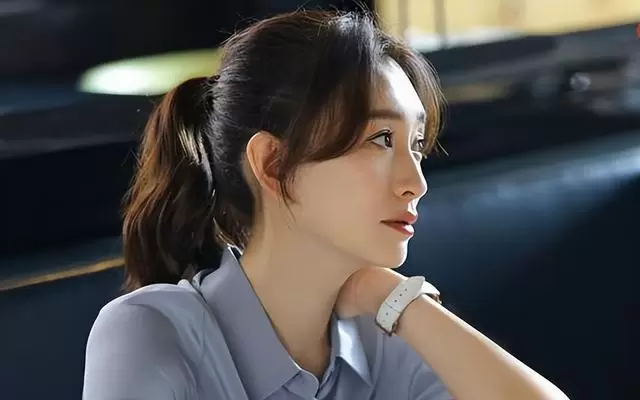 《有港回信》开播即破15000热度，胡连馨赵华为演绎双强契约婚姻 细节速览