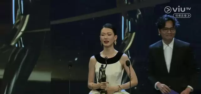 廖子妤凭《像我这样的爱情》夺金像影后，梁家辉第五次封帝 情报图